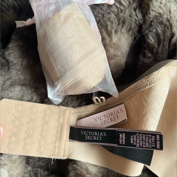 Invisible Solutions Every Way Bra w/accessories - Victorias Secret - Picture 3 of 5